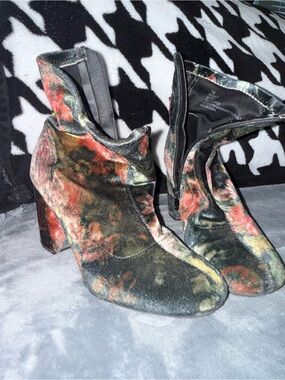 Floral Velvet Ankle Boots in Multicolor